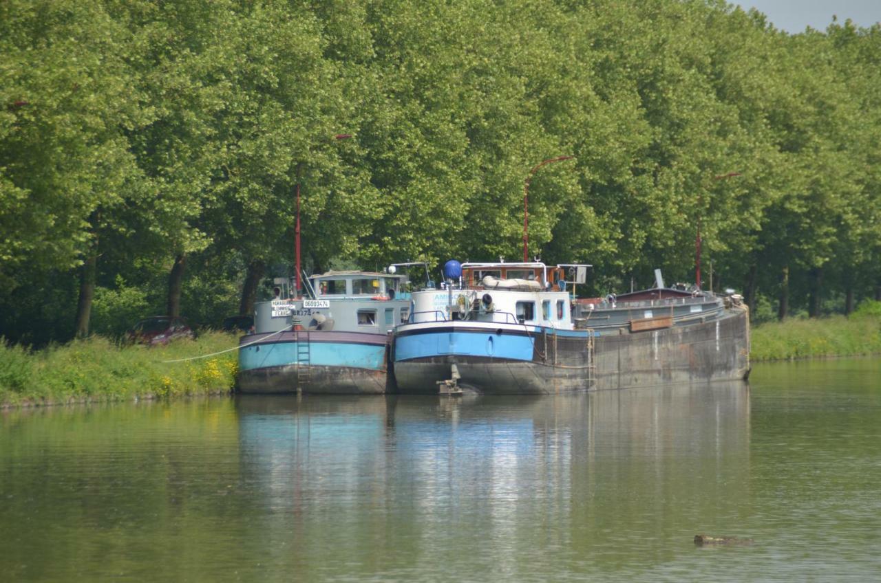 Peniche "Le Defi" Marolles-sur-Seine Exterior foto